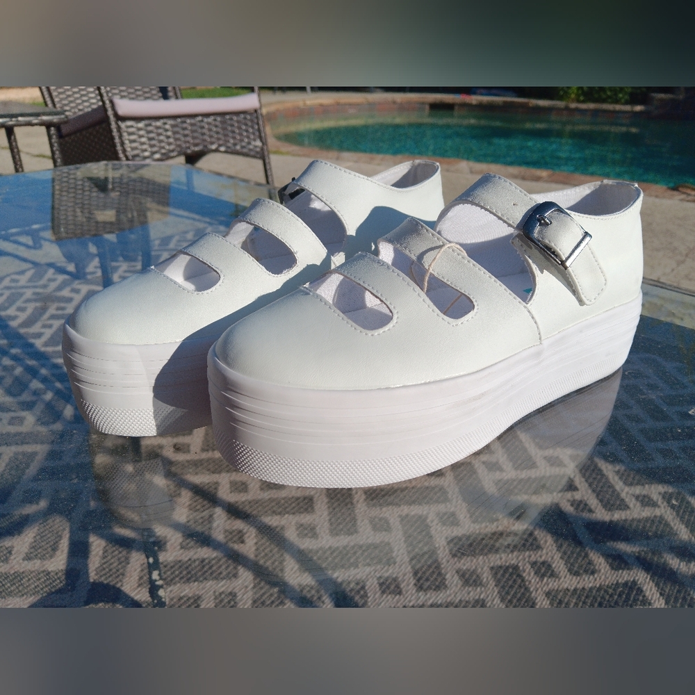 New Never Worn Jeffrey Campbell White Platform Shoes